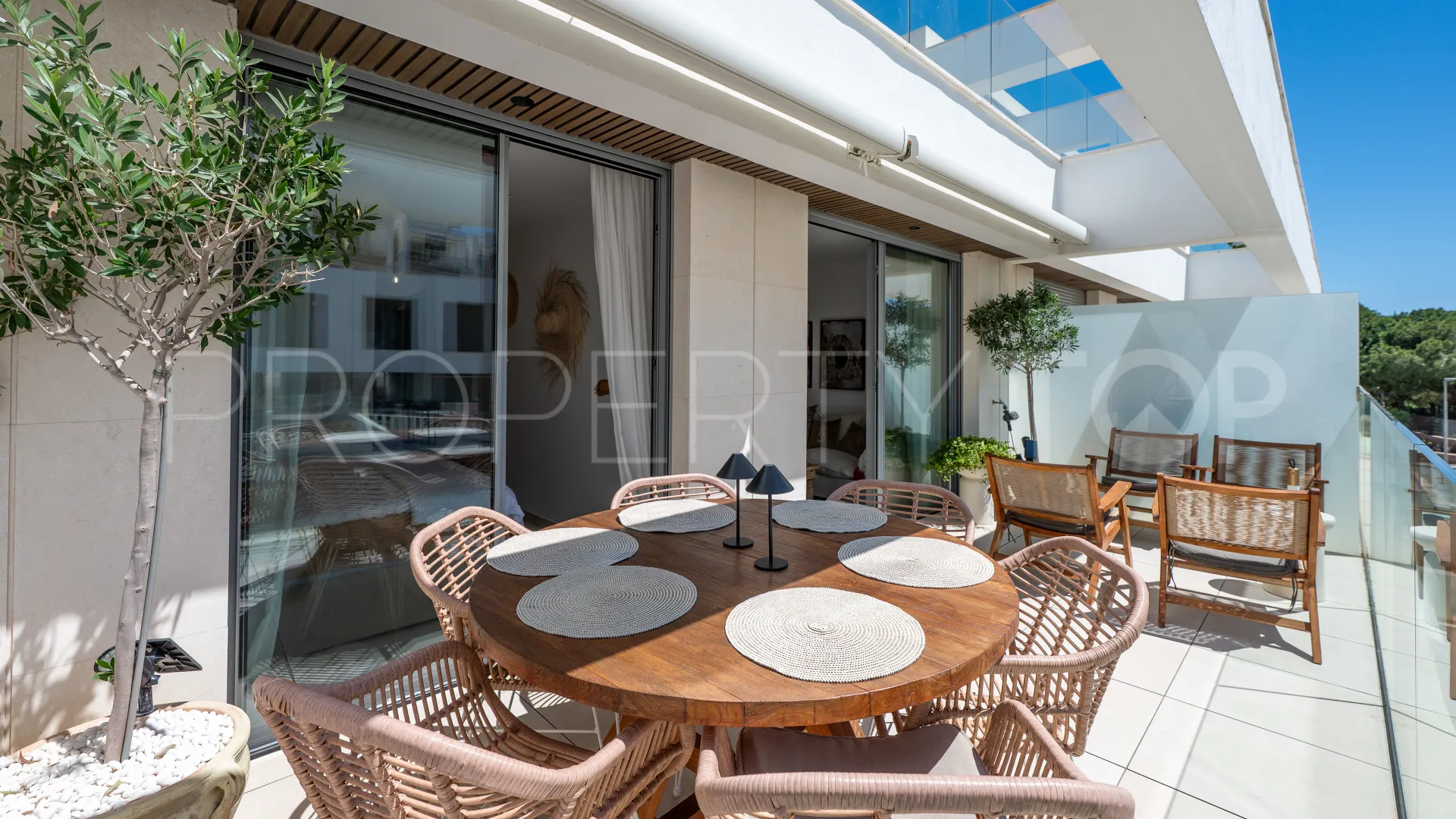 For sale apartment with 2 bedrooms in Elviria