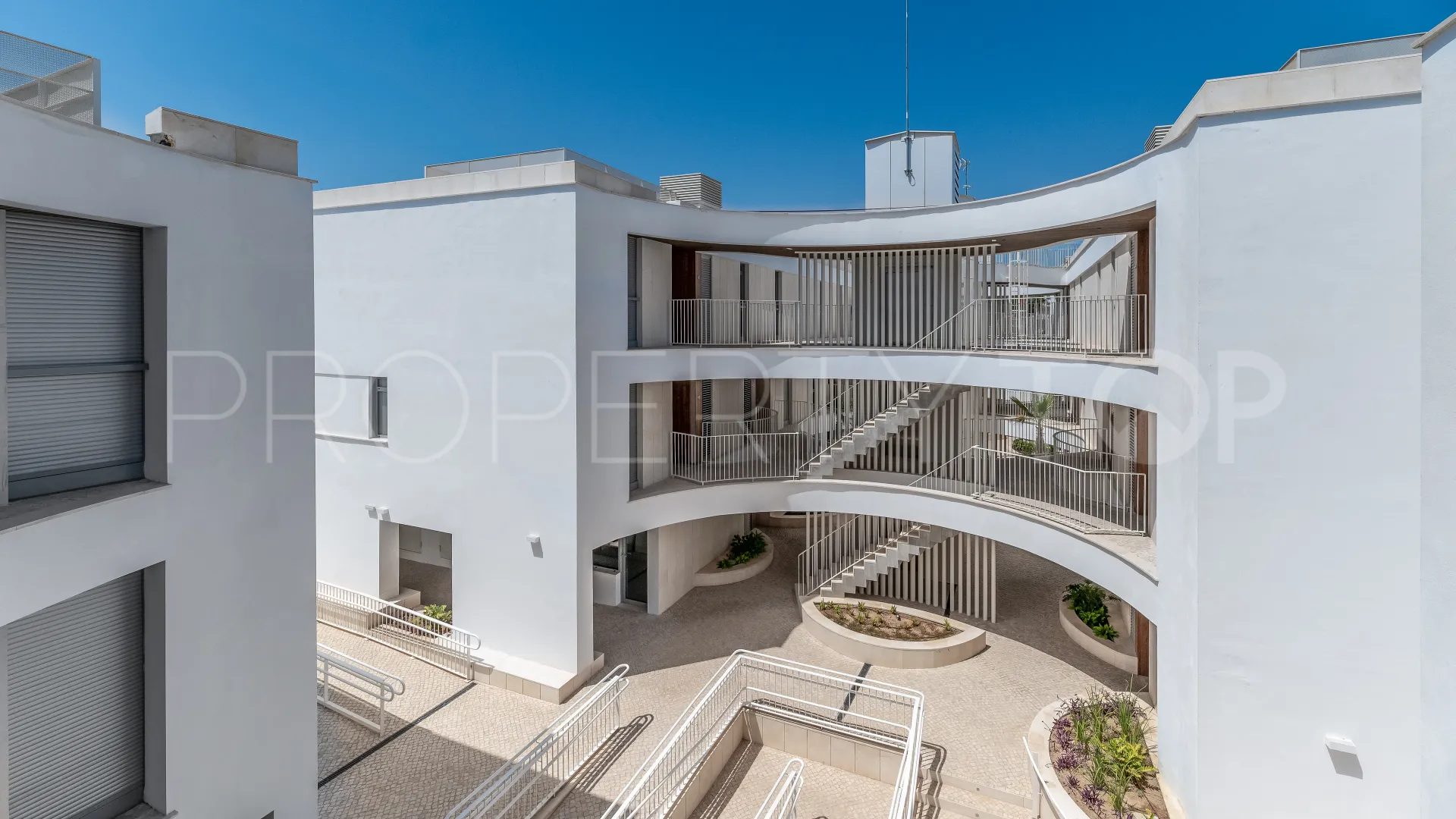 For sale apartment with 2 bedrooms in Elviria