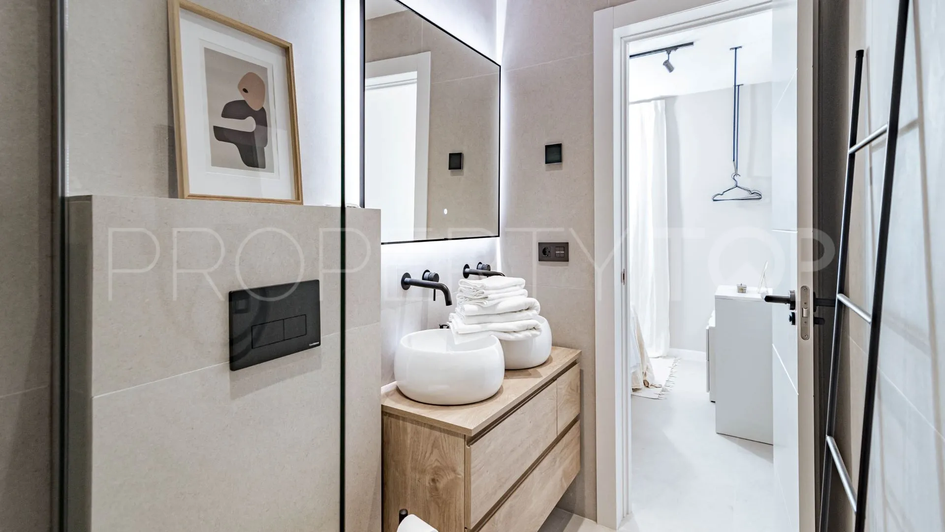 Buy town house in Nueva Andalucia