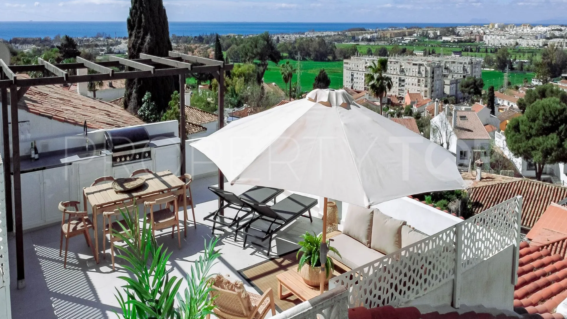 Buy town house in Nueva Andalucia