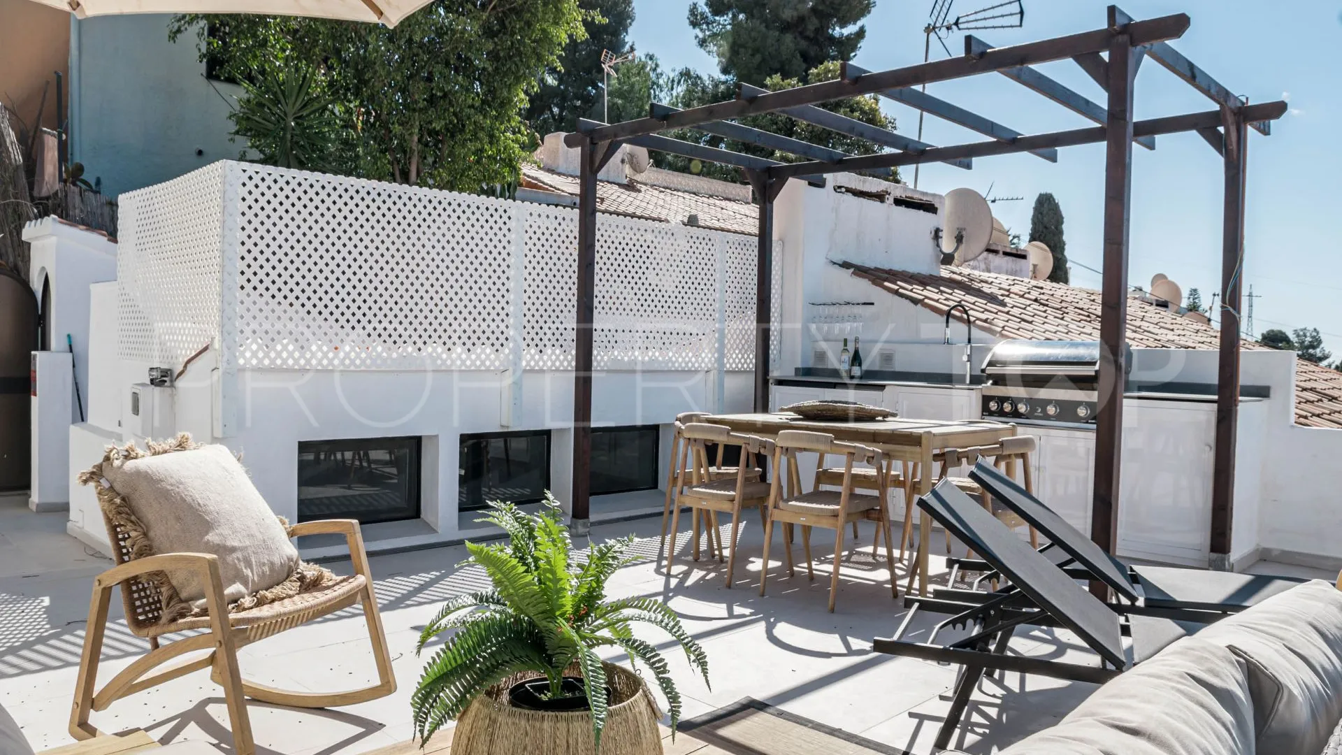 Buy town house in Nueva Andalucia