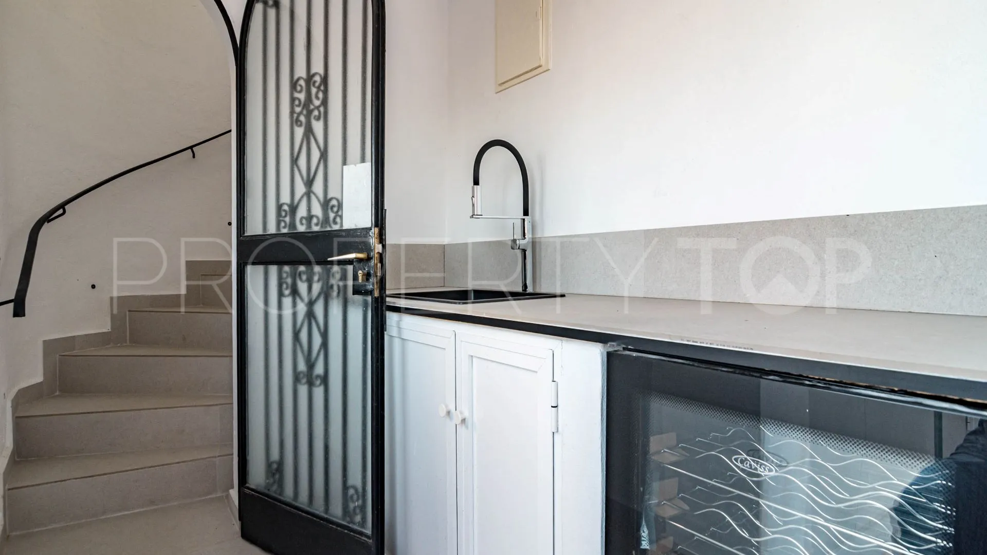 Buy town house in Nueva Andalucia