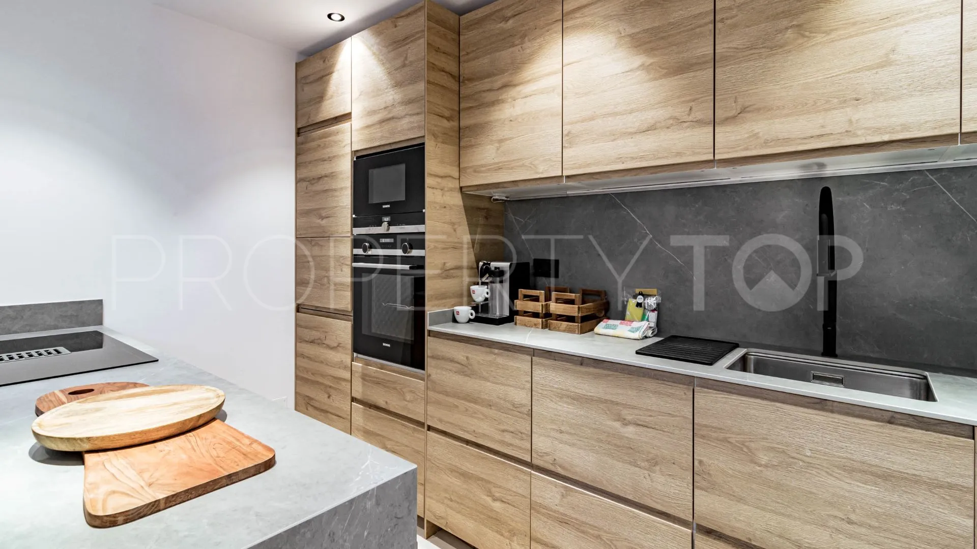 Buy town house in Nueva Andalucia
