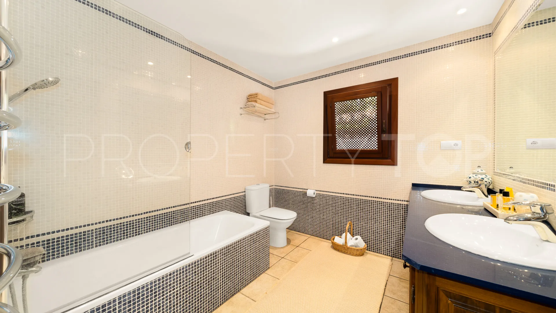 For sale house in Marbesa