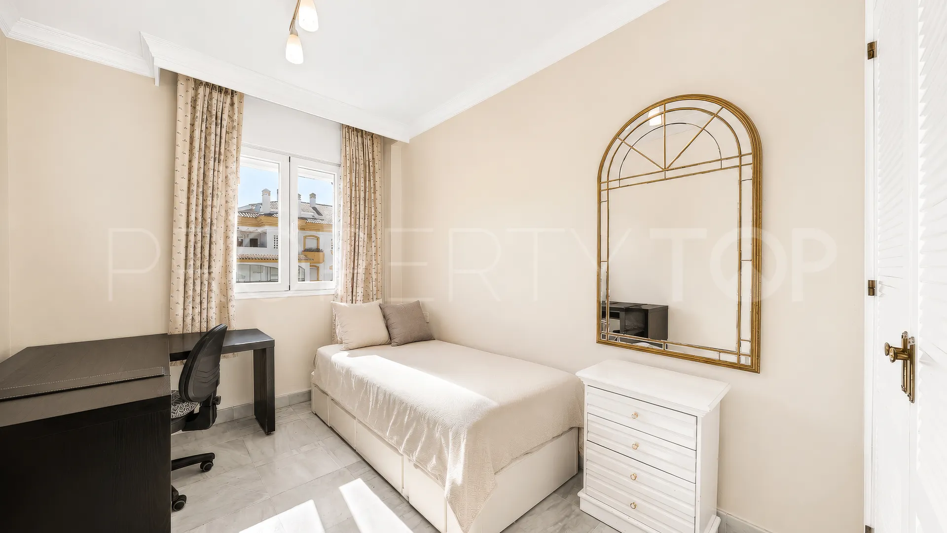 Ático en venta de 4 dormitorios en Marbella Golden Mile
