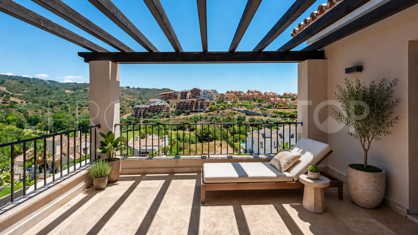 For sale villa with 4 bedrooms in Elviria