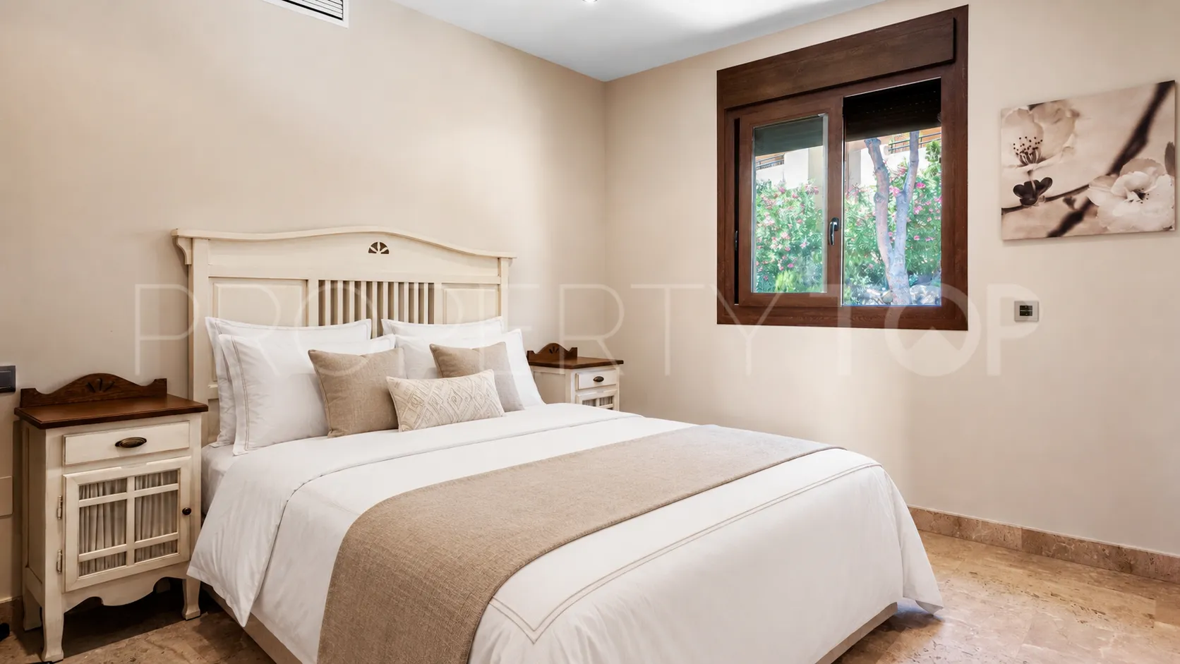 For sale villa with 4 bedrooms in Elviria