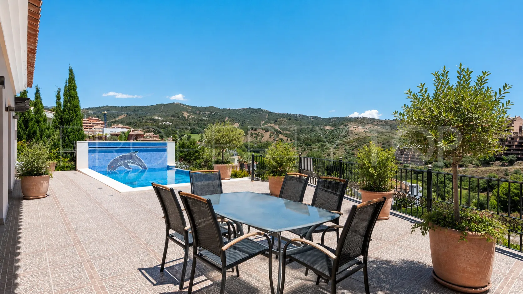 For sale villa with 4 bedrooms in Elviria