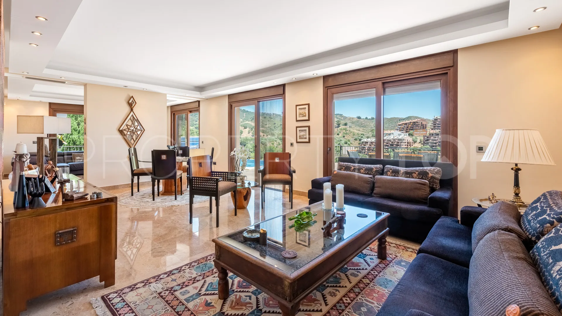 For sale villa with 4 bedrooms in Elviria