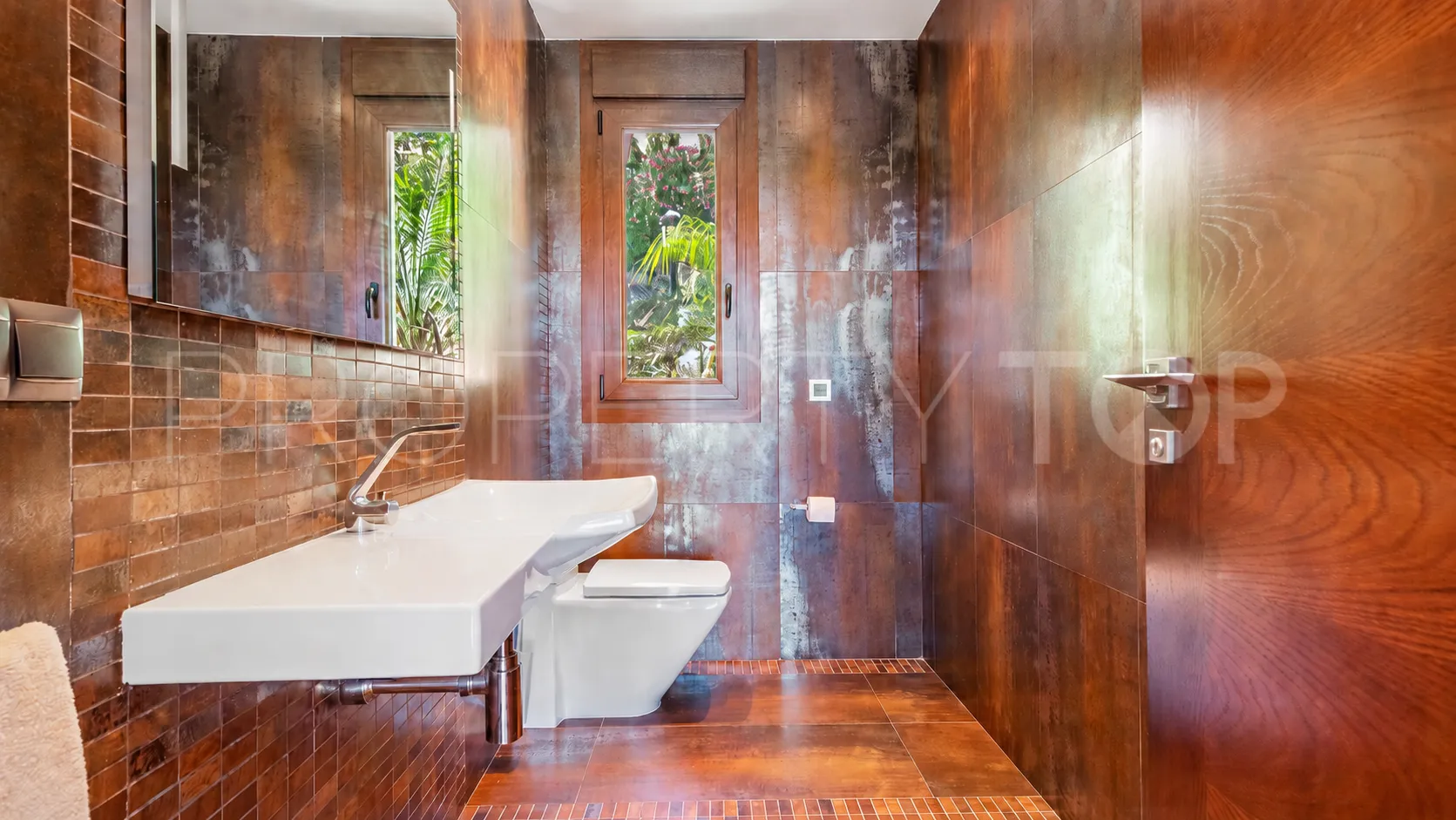 For sale villa with 4 bedrooms in Elviria
