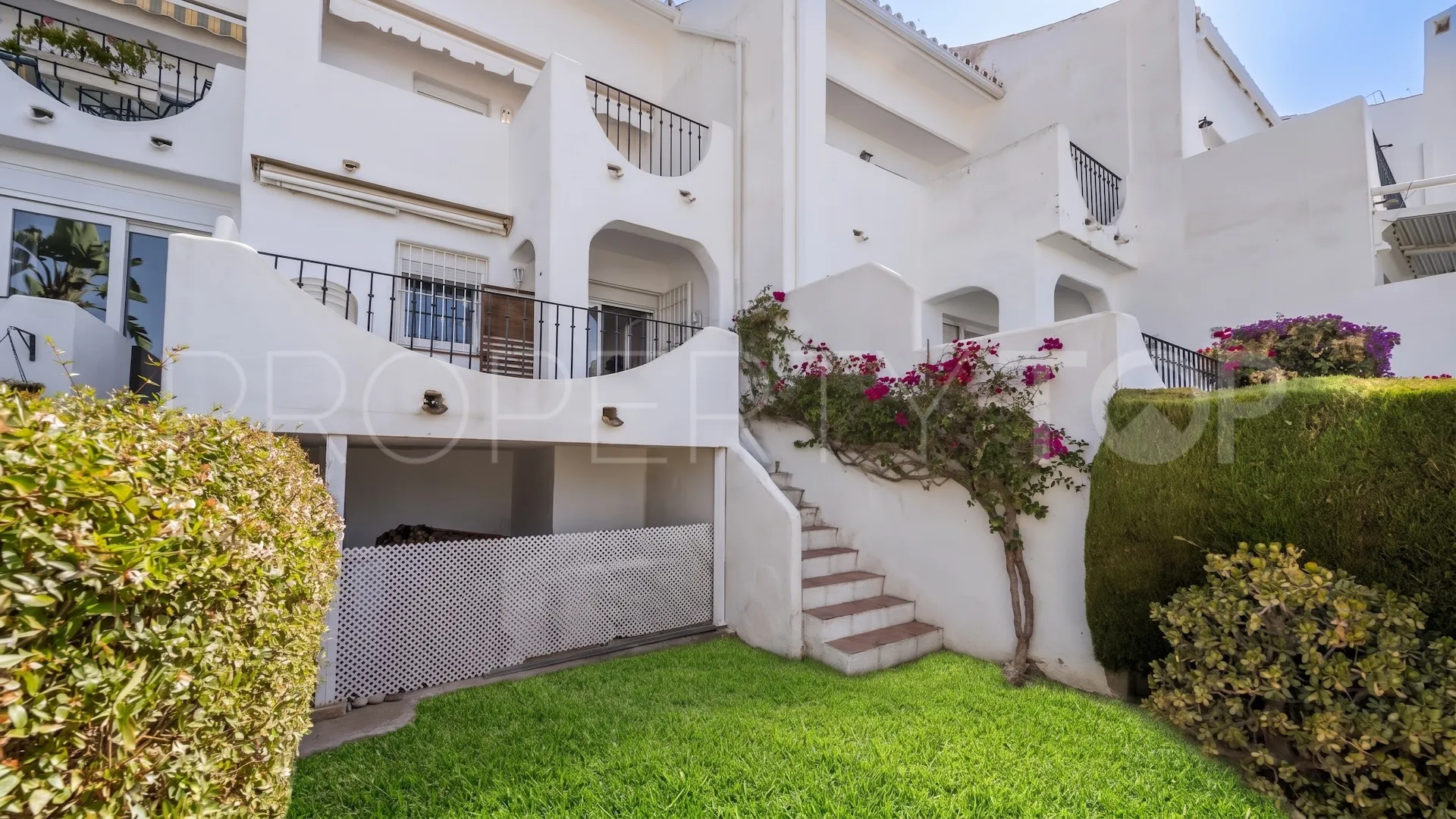 For sale 2 bedrooms town house in Los Altos de los Monteros
