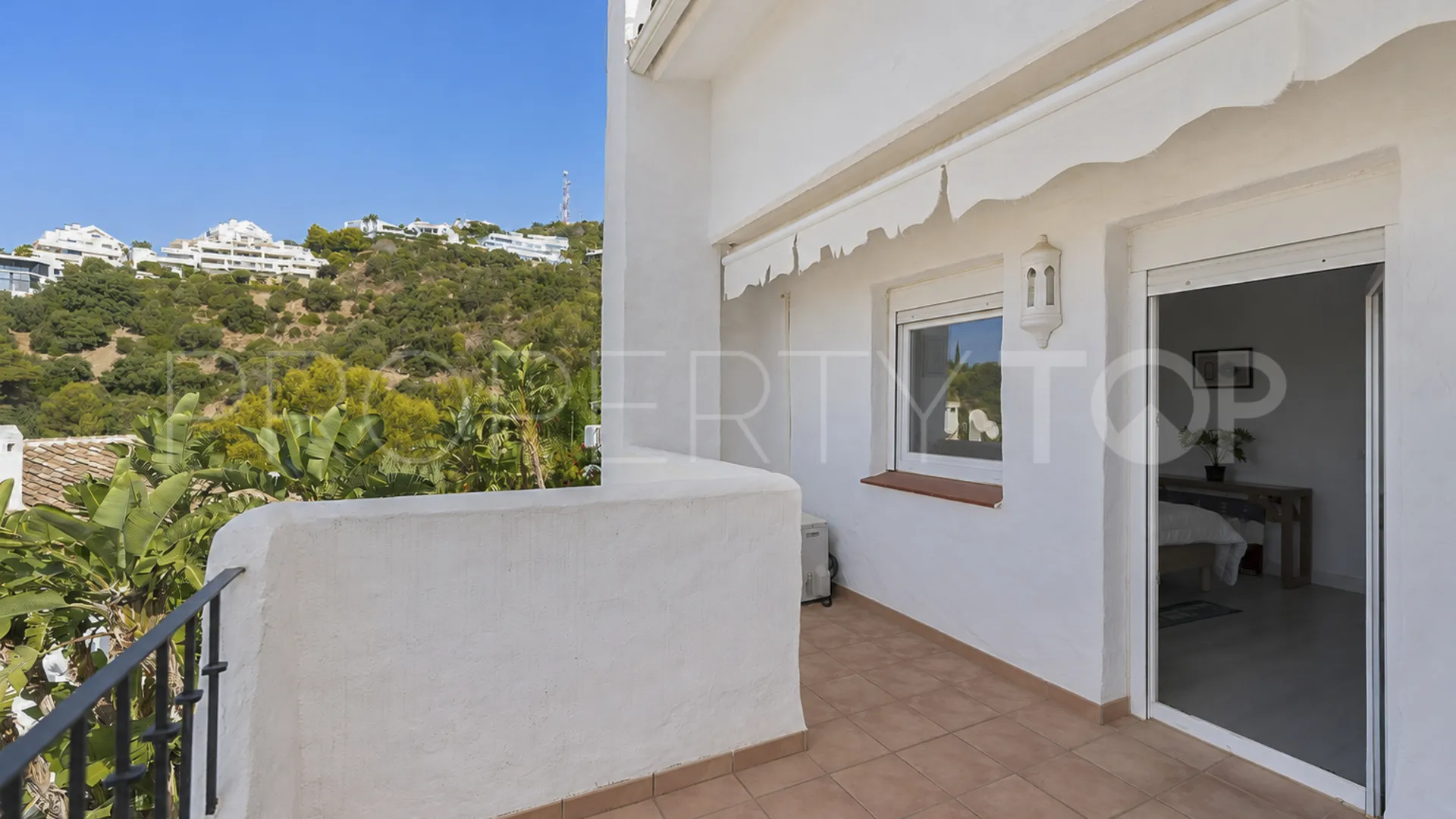 For sale 2 bedrooms town house in Los Altos de los Monteros