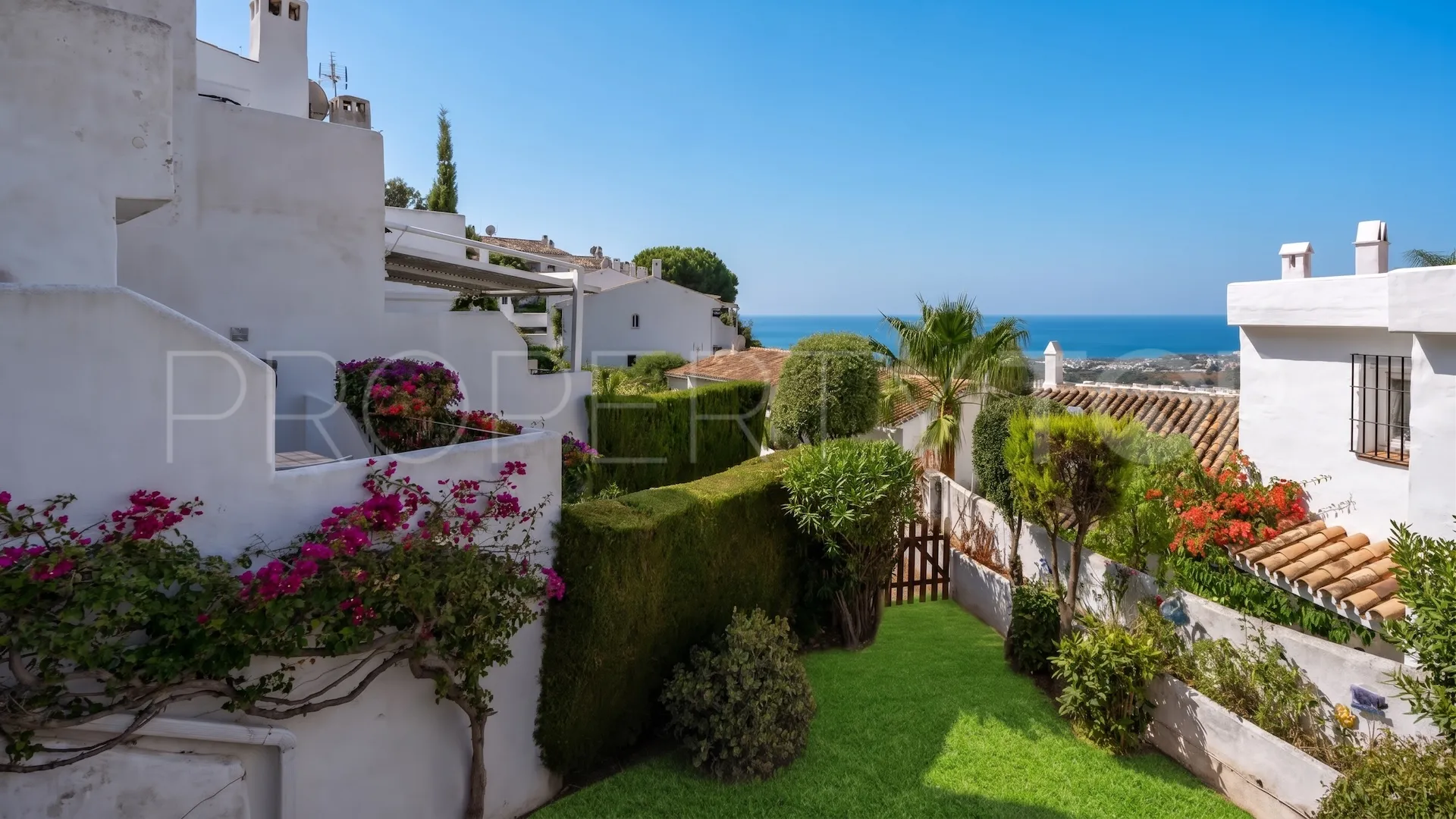 For sale 2 bedrooms town house in Los Altos de los Monteros