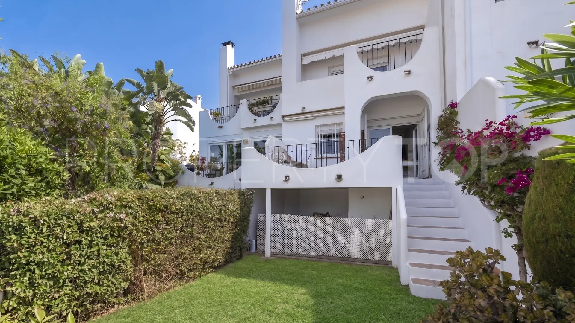 For sale 2 bedrooms town house in Los Altos de los Monteros