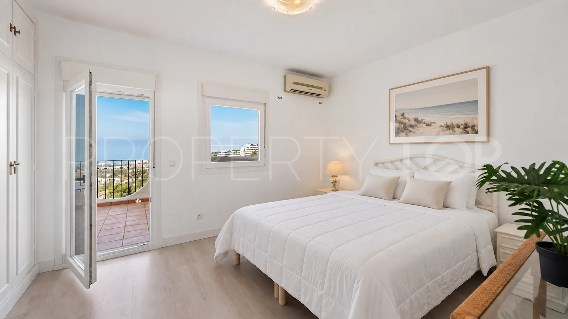 For sale 2 bedrooms town house in Los Altos de los Monteros