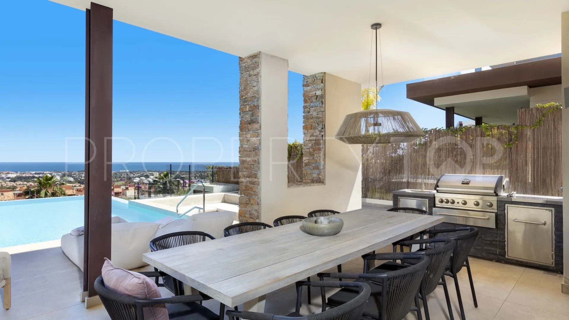 Se vende villa en Paraiso Alto
