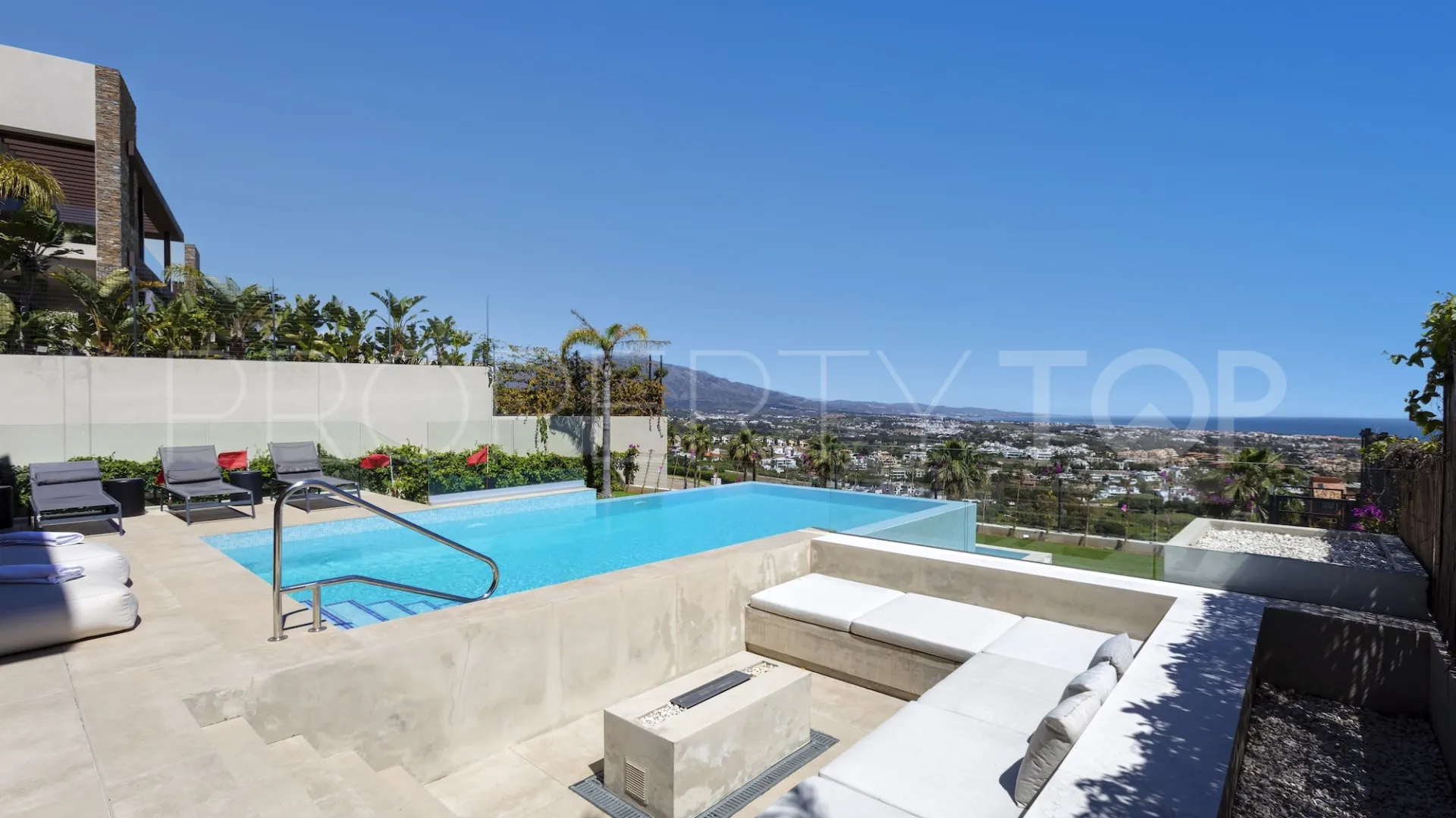 Se vende villa en Paraiso Alto