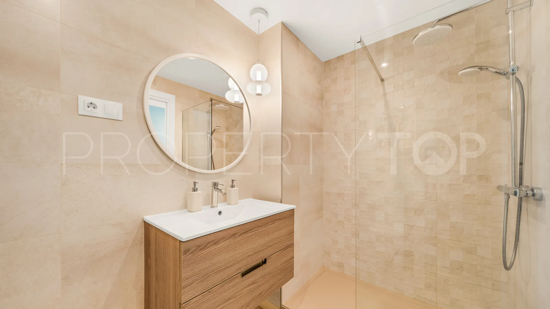 For sale apartment with 3 bedrooms in Las Brisas