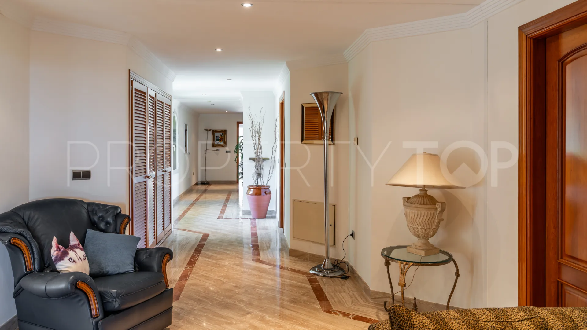 For sale Los Arqueros villa with 5 bedrooms