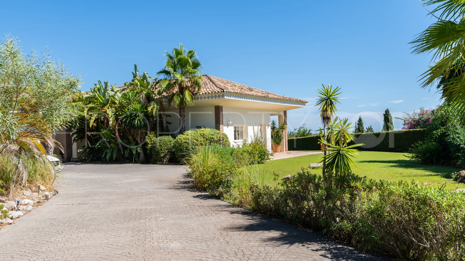 For sale Los Arqueros villa with 5 bedrooms