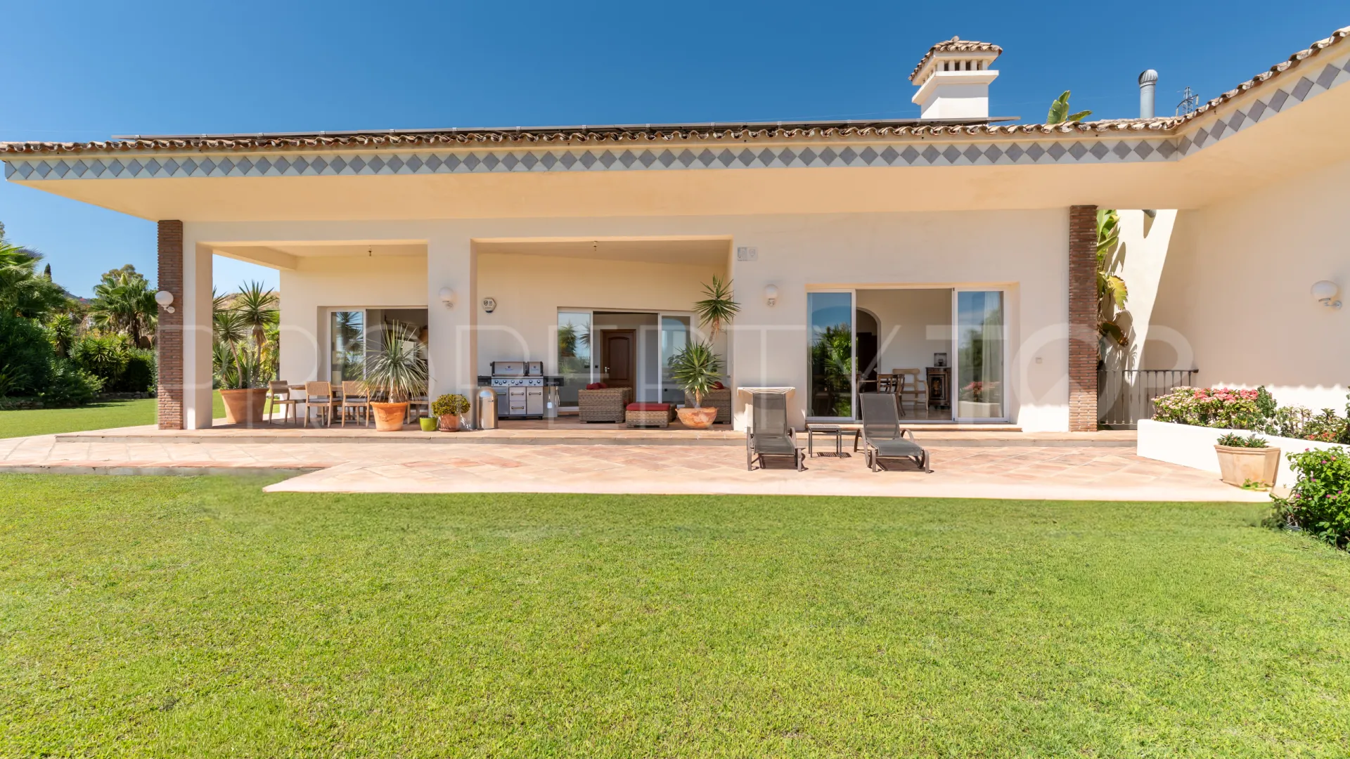 For sale Los Arqueros villa with 5 bedrooms