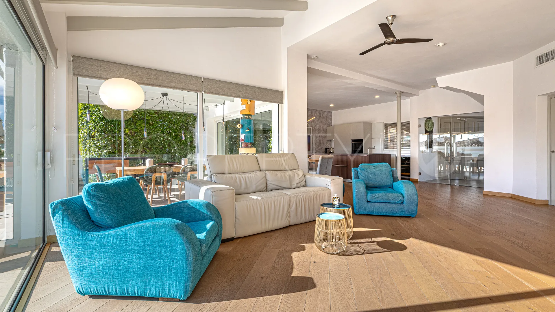 Buy 5 bedrooms house in Las Chapas