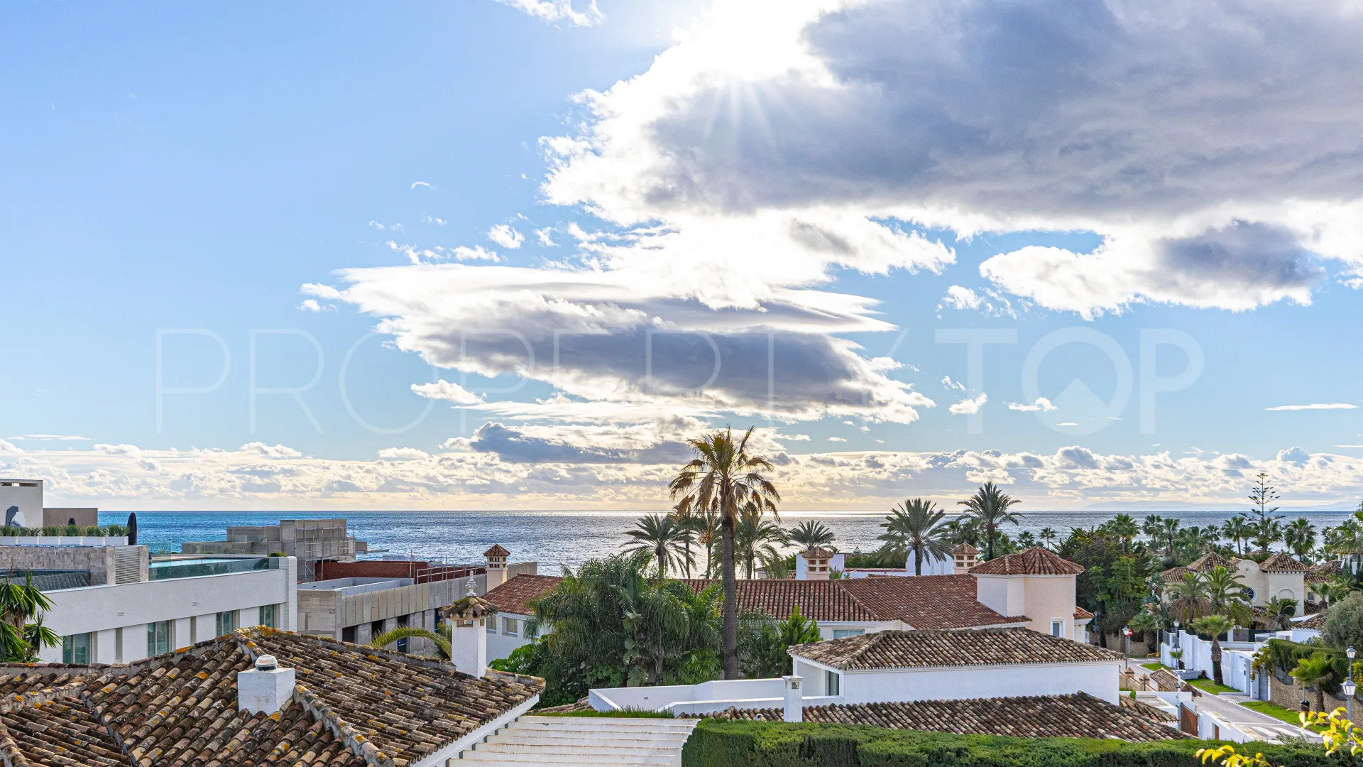 Buy 5 bedrooms house in Las Chapas