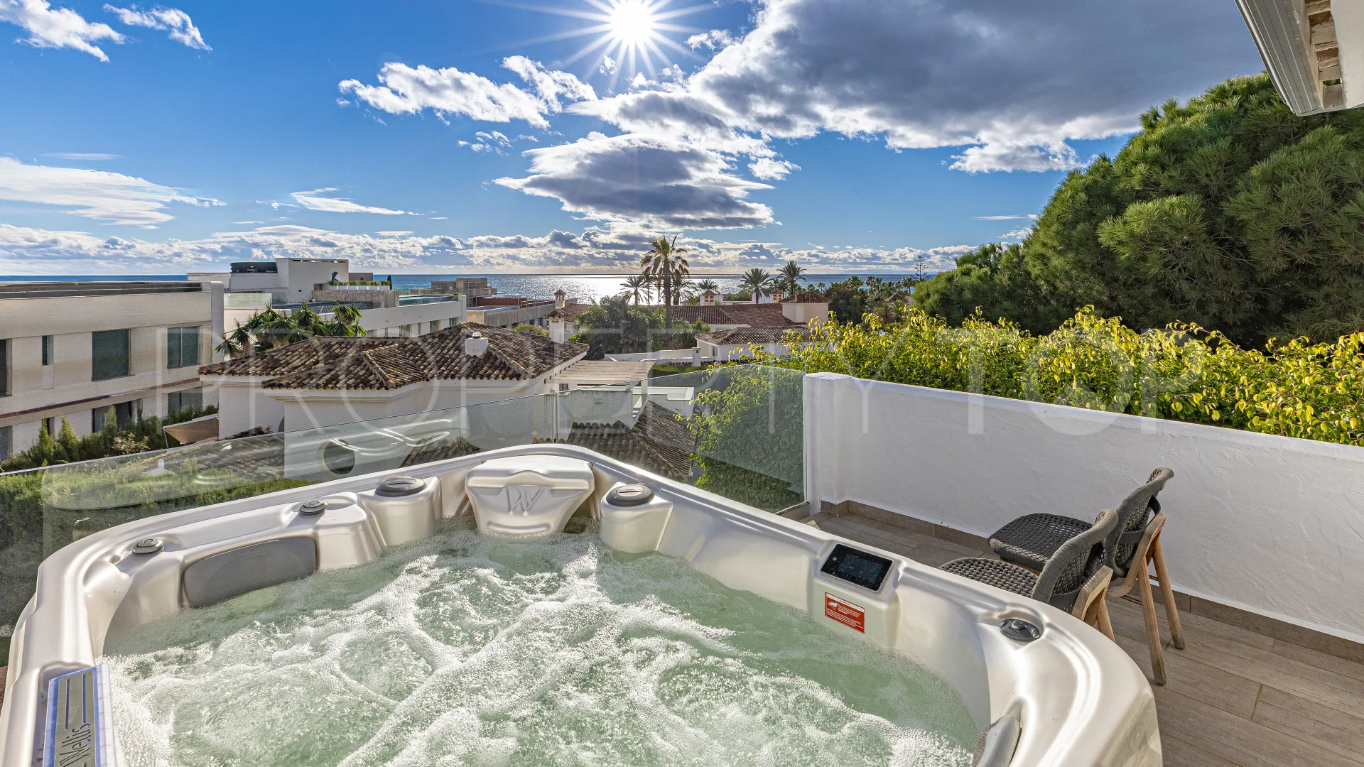 Buy 5 bedrooms house in Las Chapas