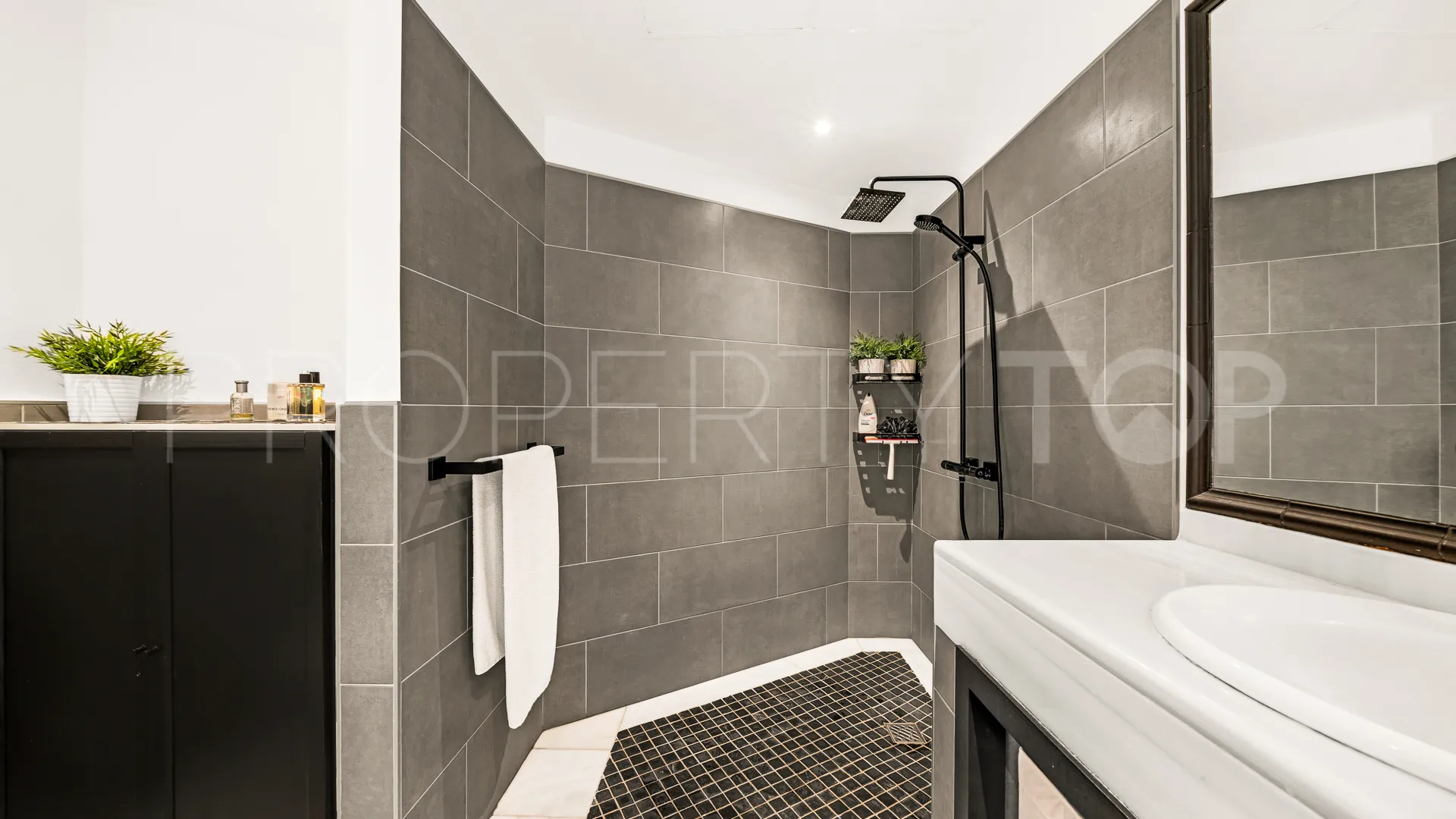 3 bedrooms town house in Benahavis for sale