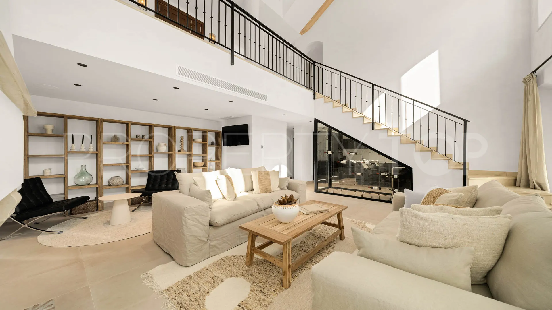 Comprar villa de 4 dormitorios en Nueva Andalucia