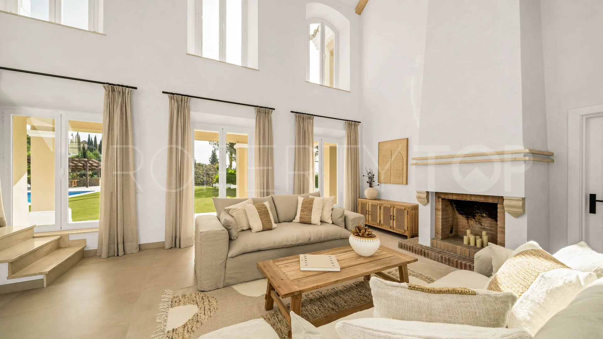 Comprar villa de 4 dormitorios en Nueva Andalucia