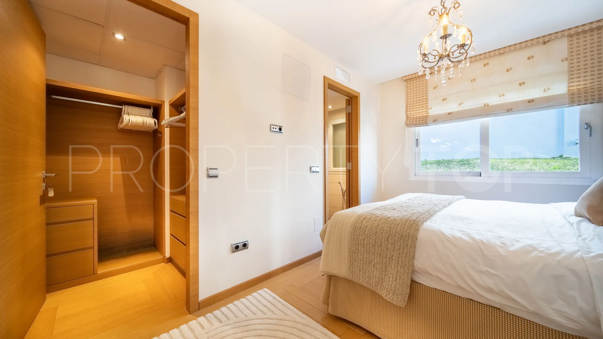 Villa a la venta en Guadalmina Alta con 6 dormitorios