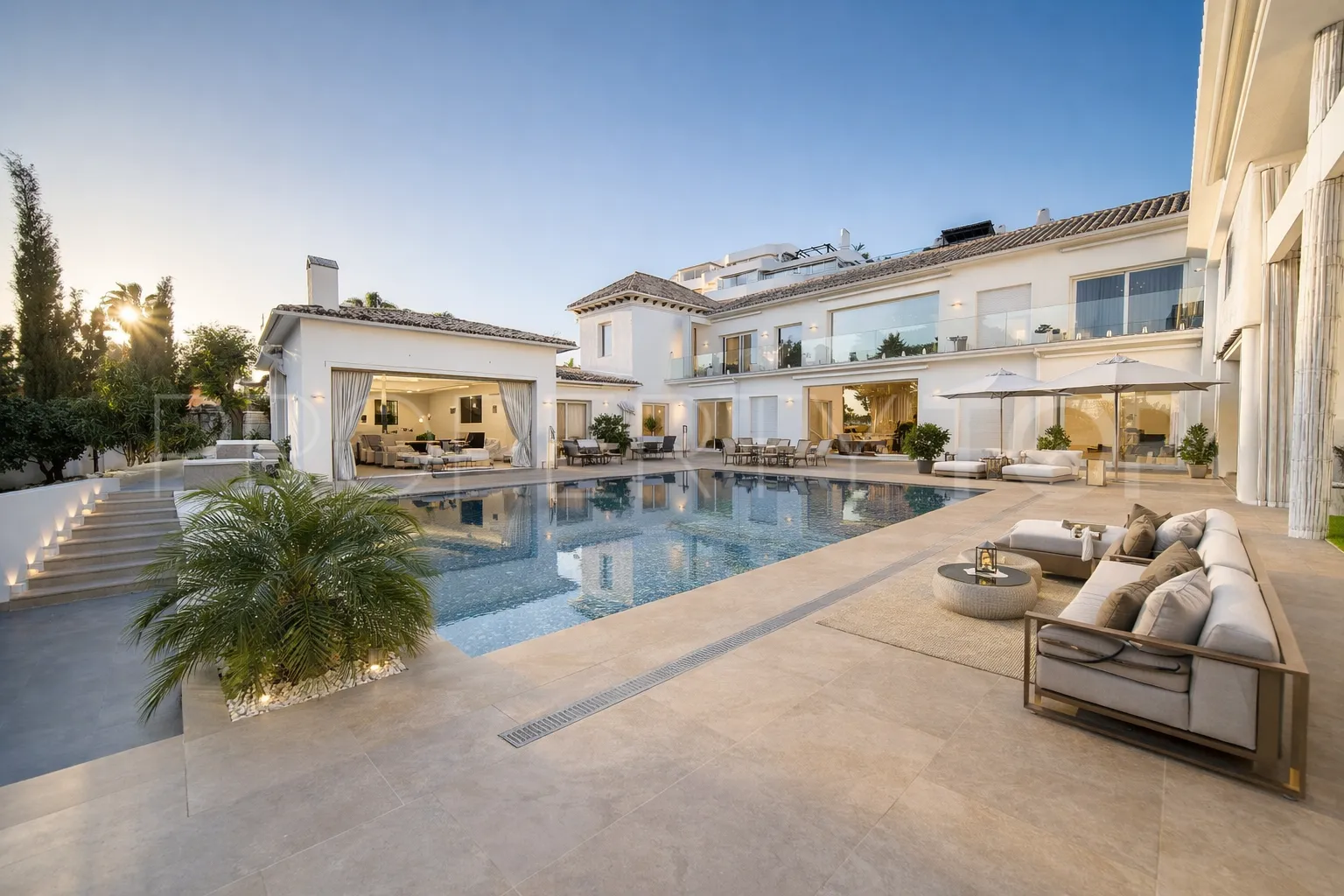 Villa a la venta en Guadalmina Alta con 6 dormitorios
