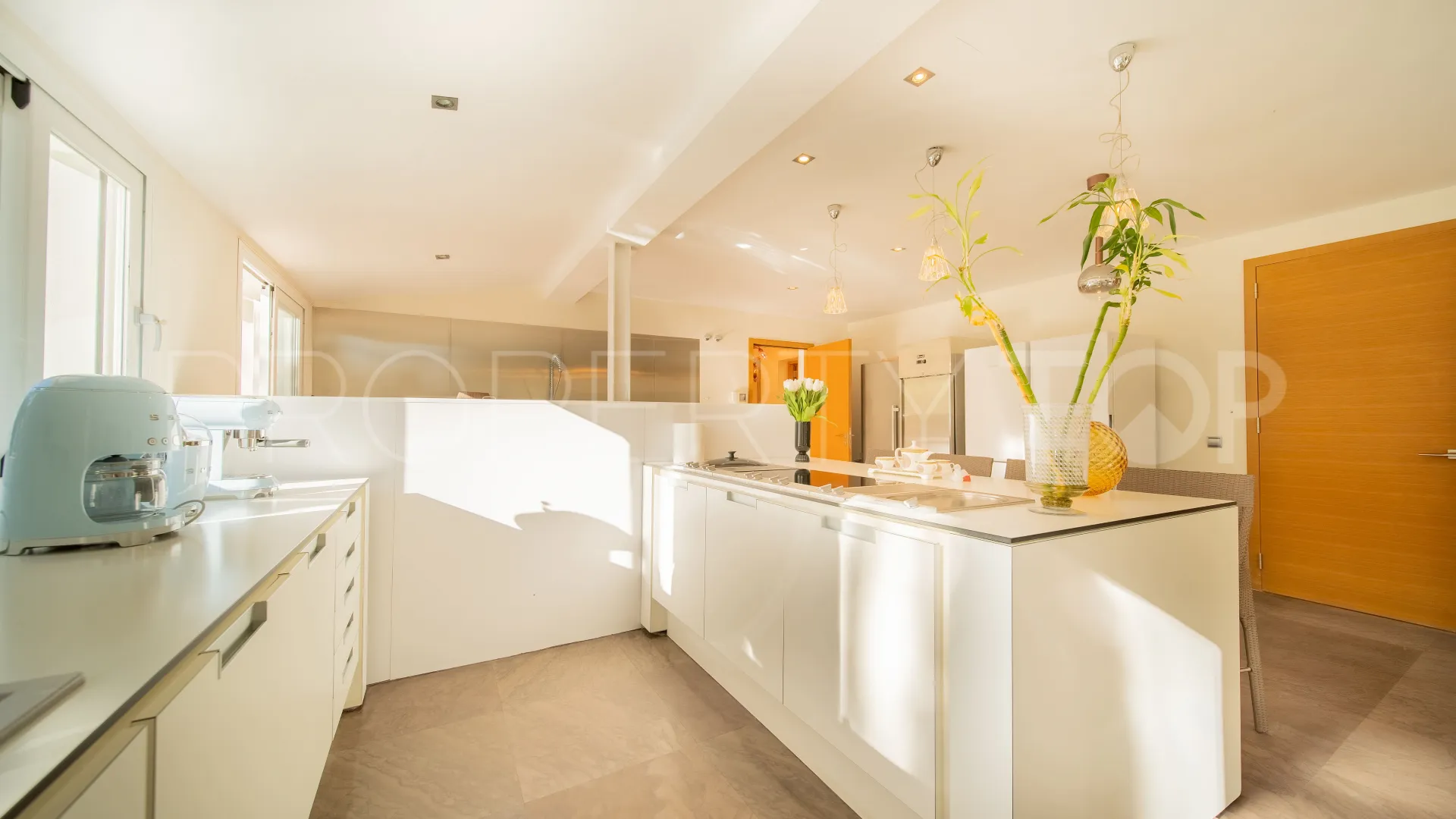 Villa a la venta en Guadalmina Alta con 6 dormitorios