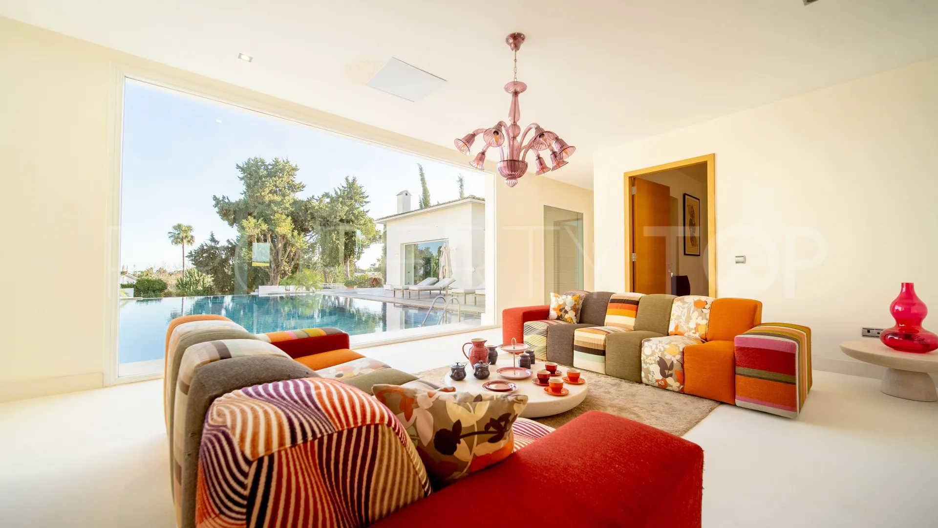 Villa a la venta en Guadalmina Alta con 6 dormitorios