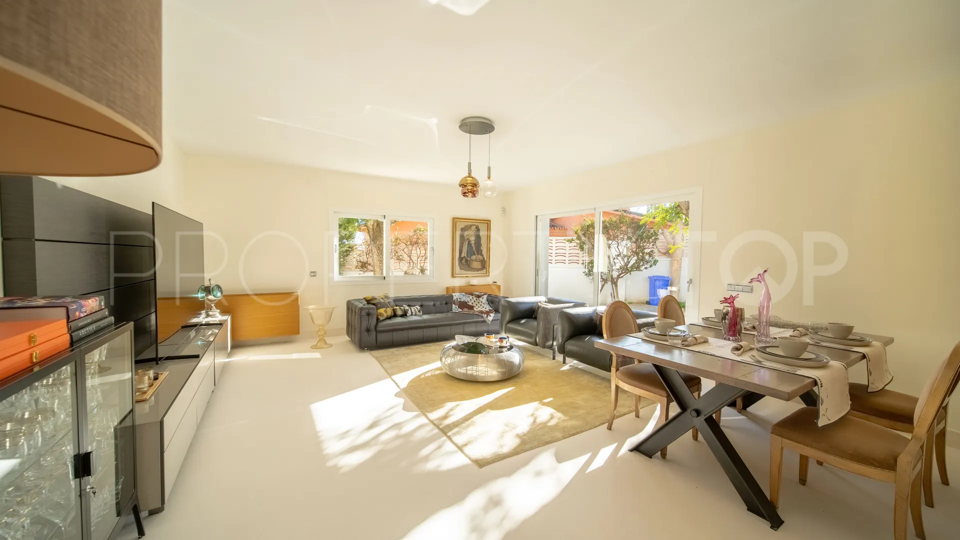 Villa a la venta en Guadalmina Alta con 6 dormitorios