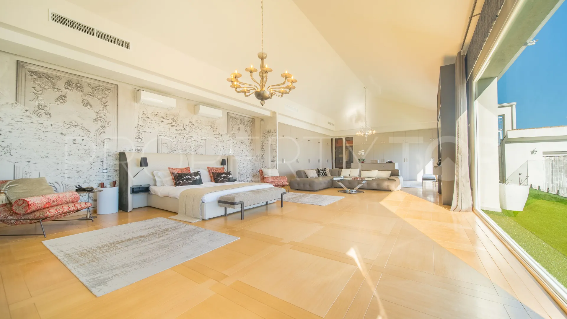 Villa a la venta en Guadalmina Alta con 6 dormitorios