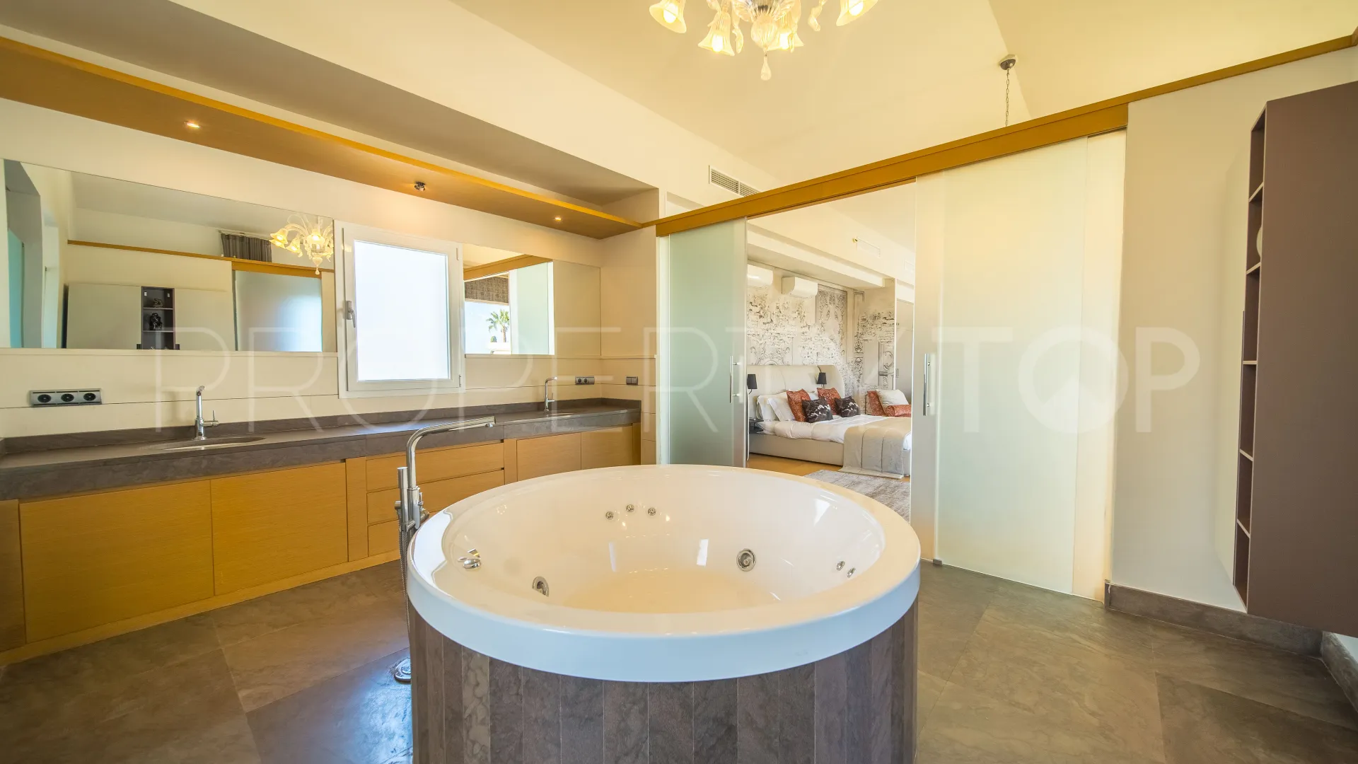 Villa a la venta en Guadalmina Alta con 6 dormitorios