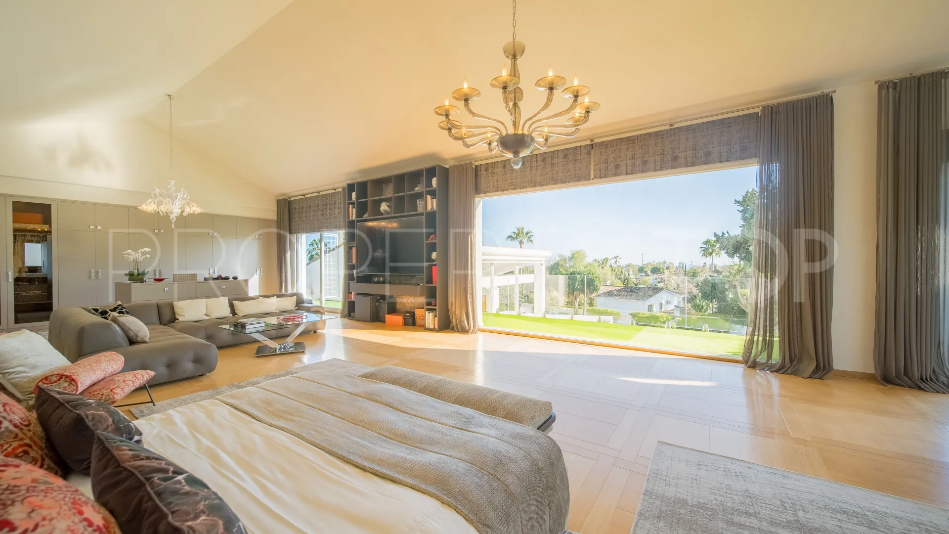Villa a la venta en Guadalmina Alta con 6 dormitorios
