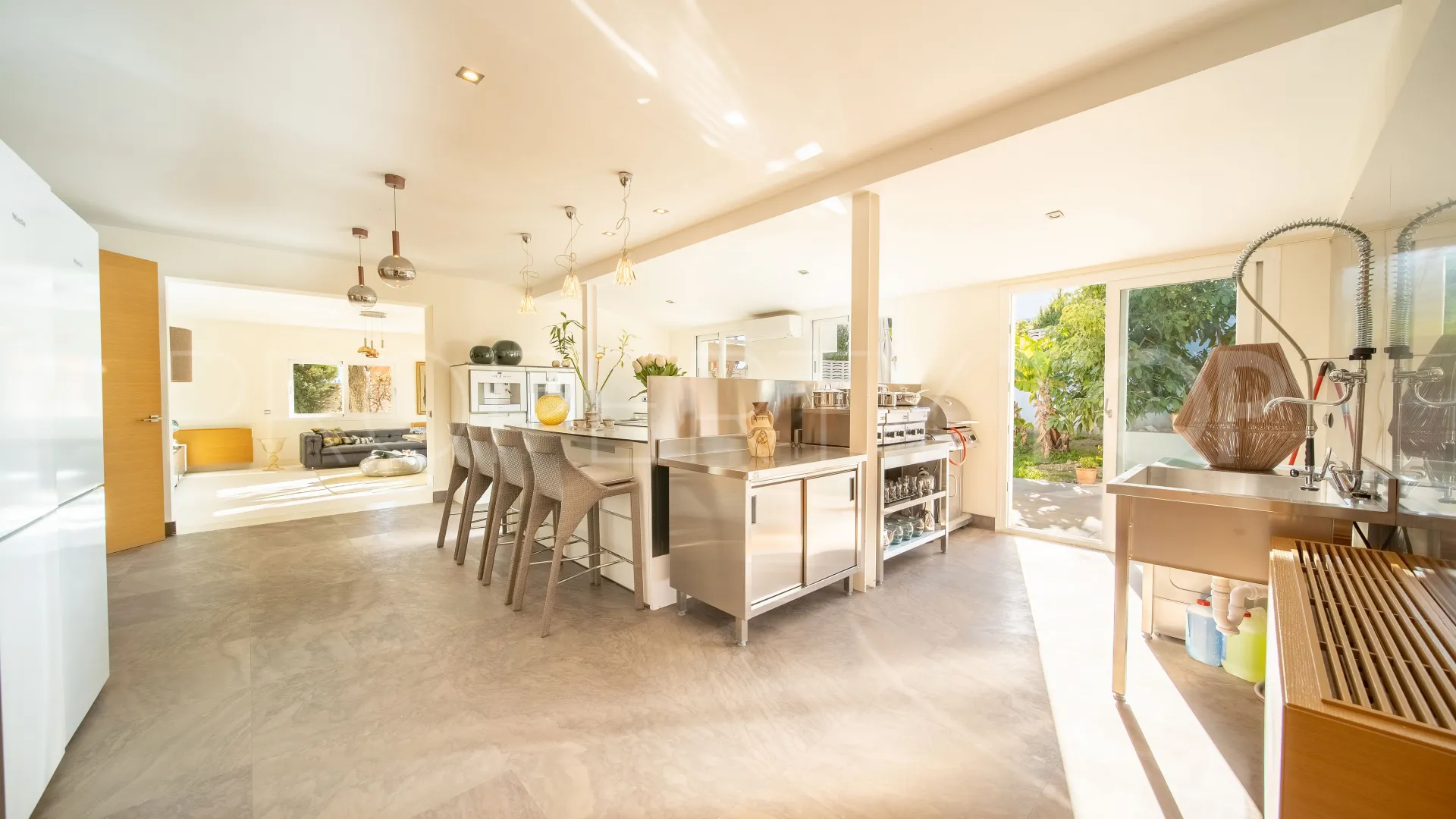 Villa a la venta en Guadalmina Alta con 6 dormitorios