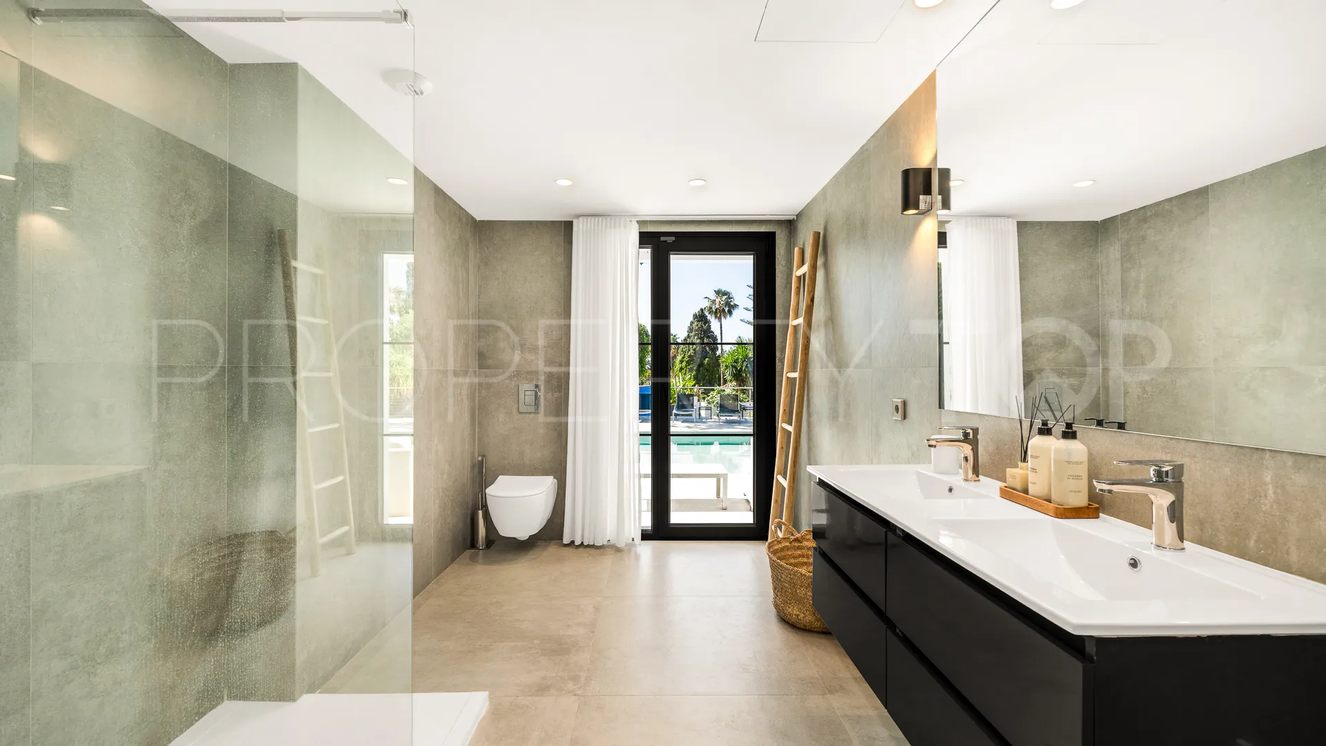 Buy Rio Real 5 bedrooms villa