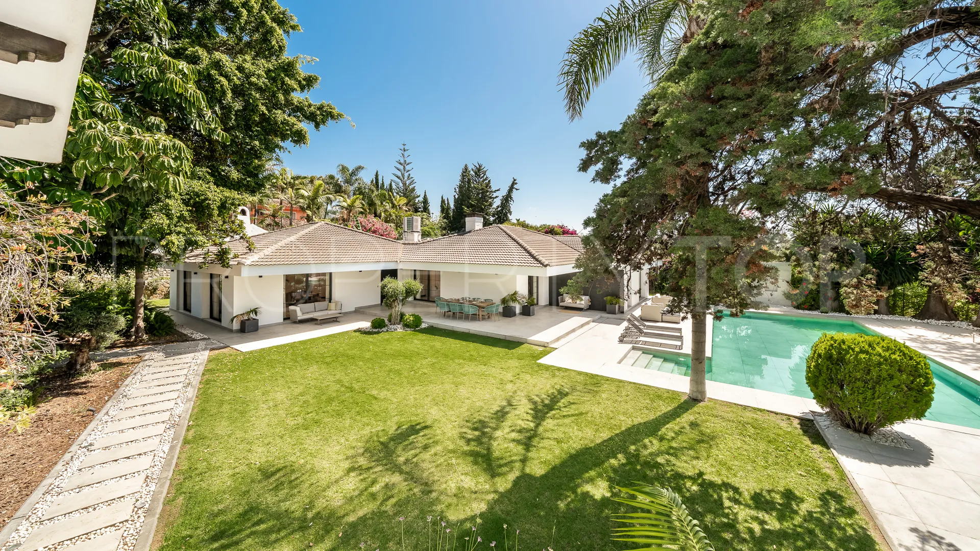 Buy Rio Real 5 bedrooms villa