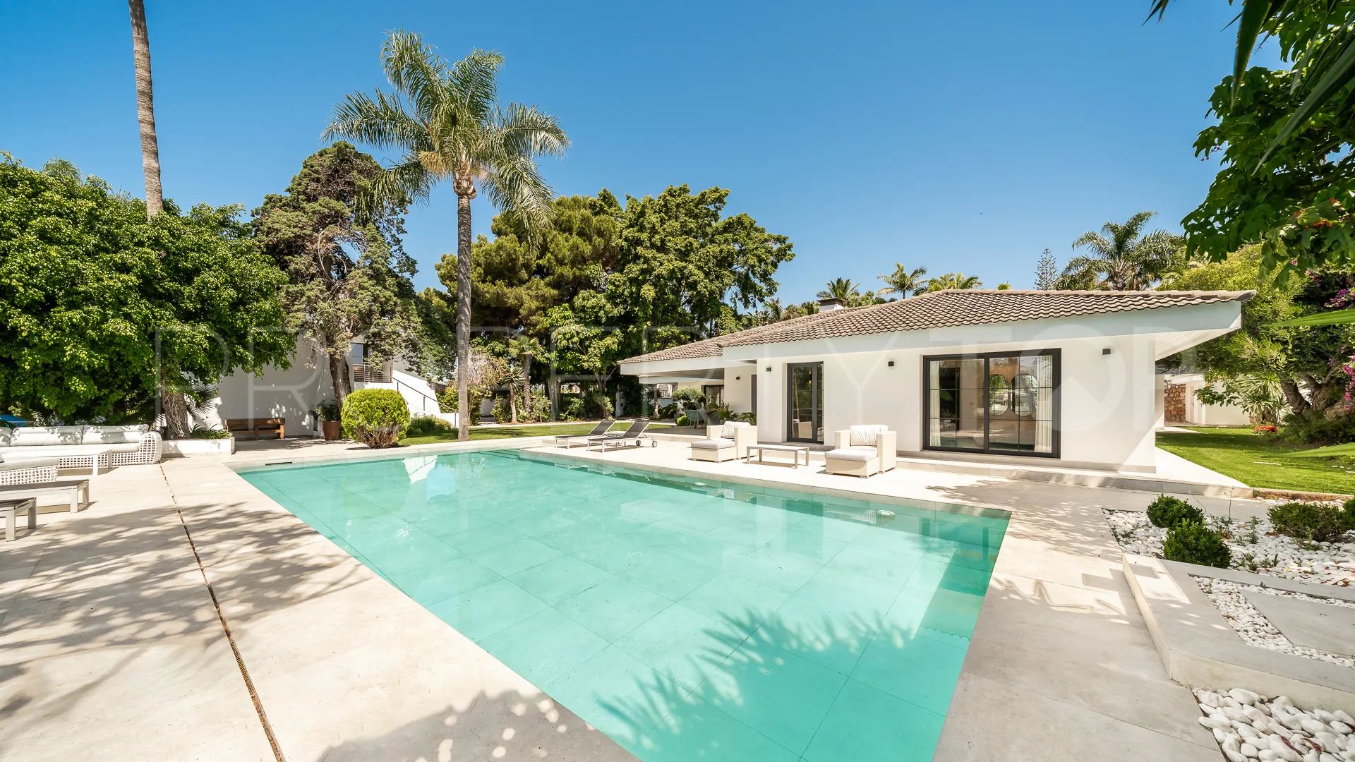 Buy Rio Real 5 bedrooms villa