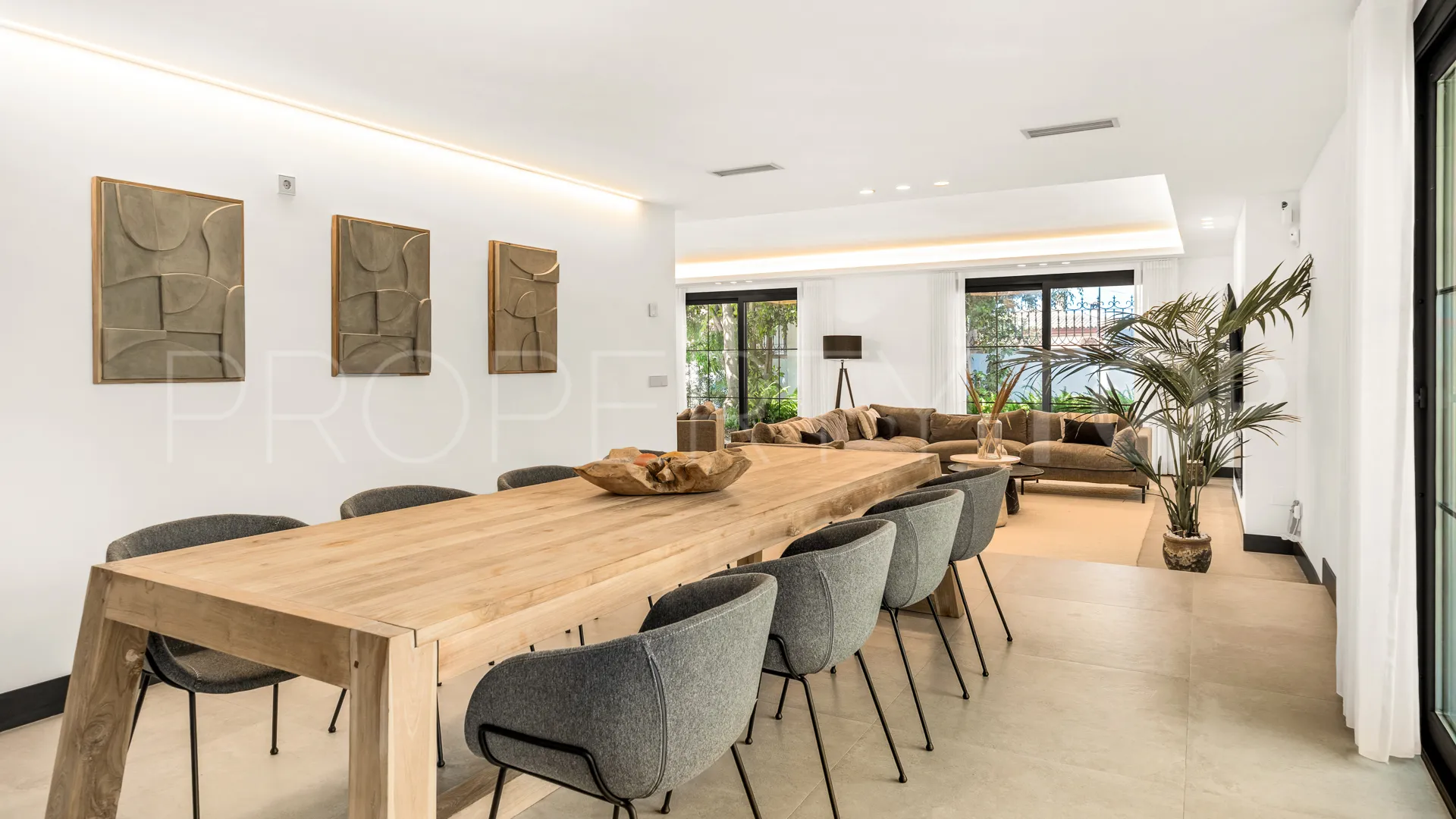 Buy Rio Real 5 bedrooms villa