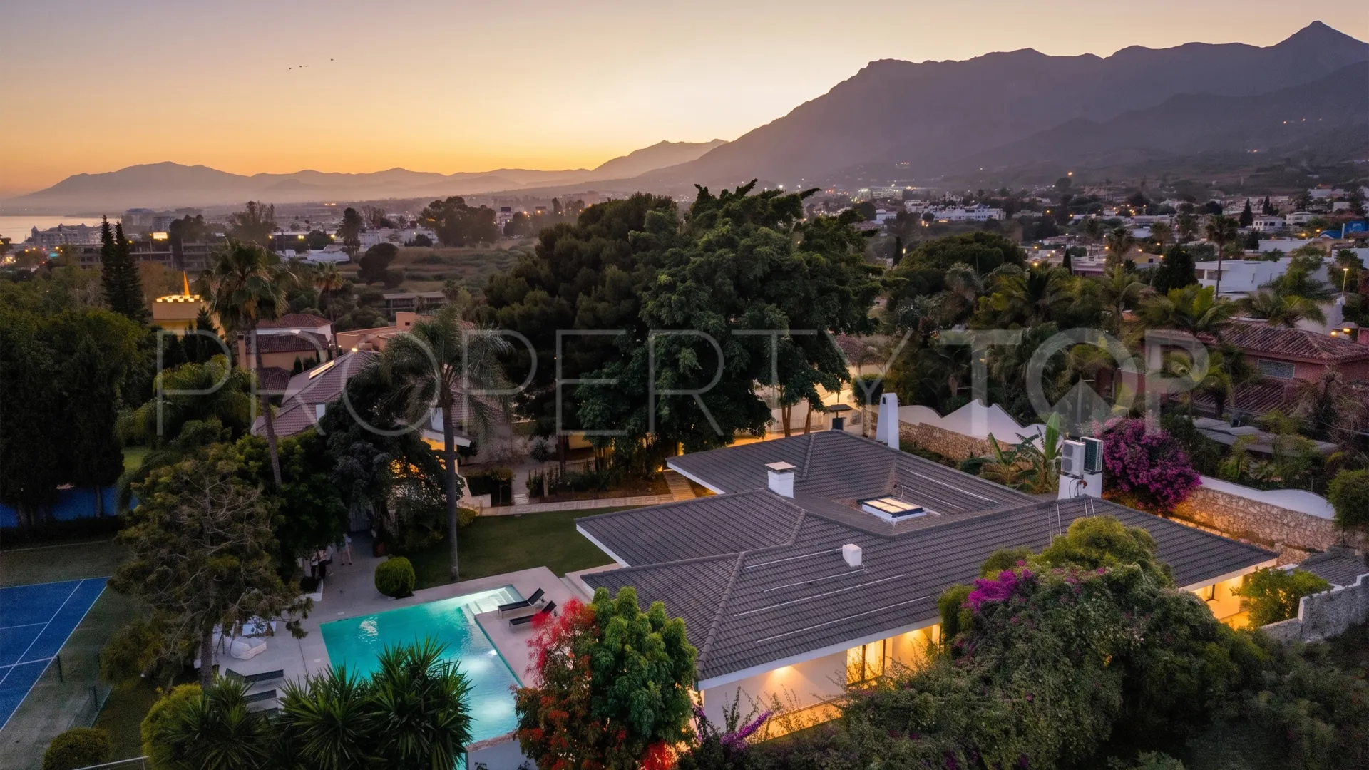 Buy Rio Real 5 bedrooms villa