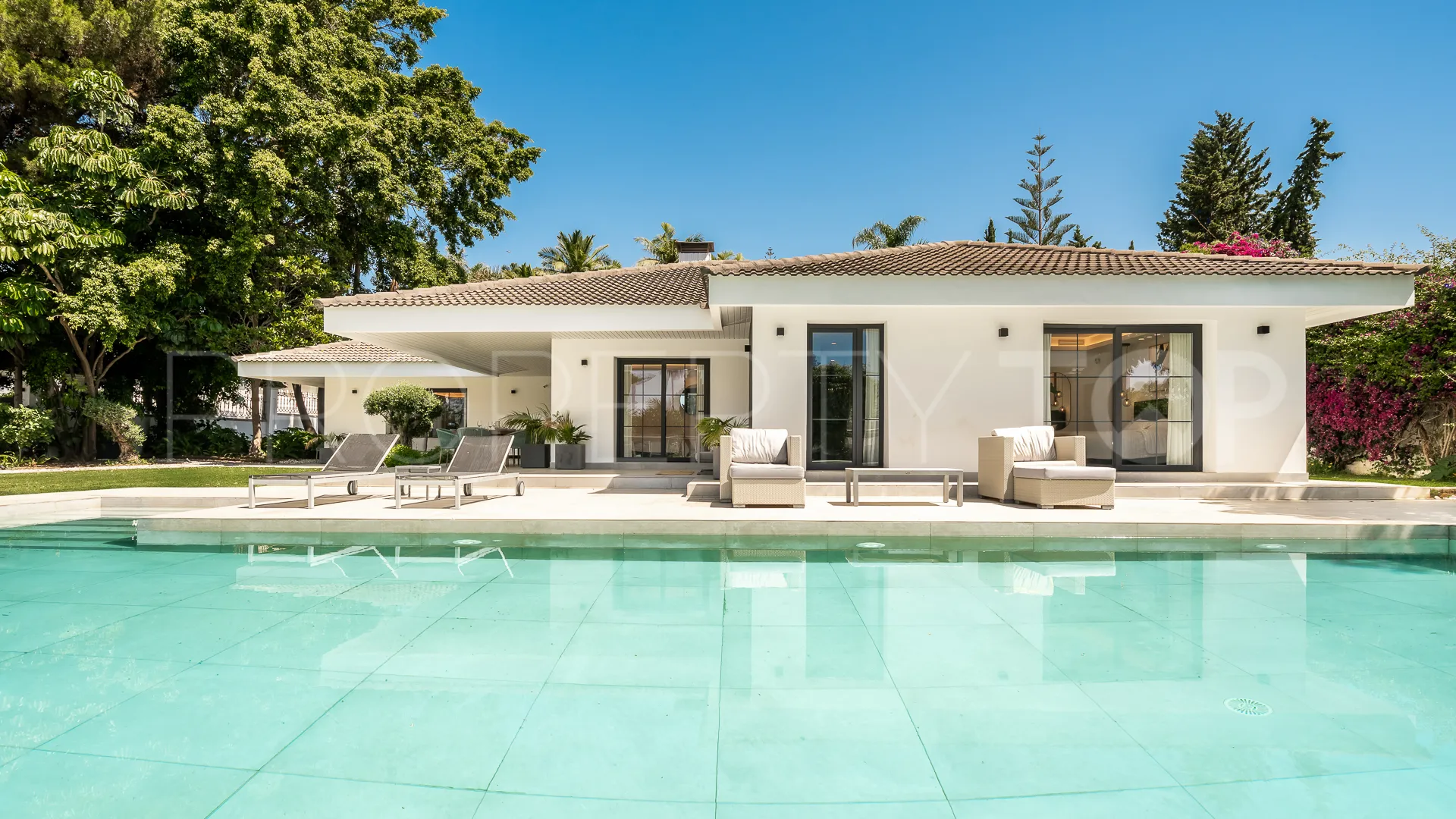 Buy Rio Real 5 bedrooms villa