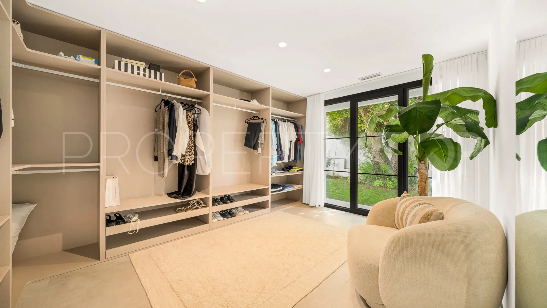 Buy Rio Real 5 bedrooms villa