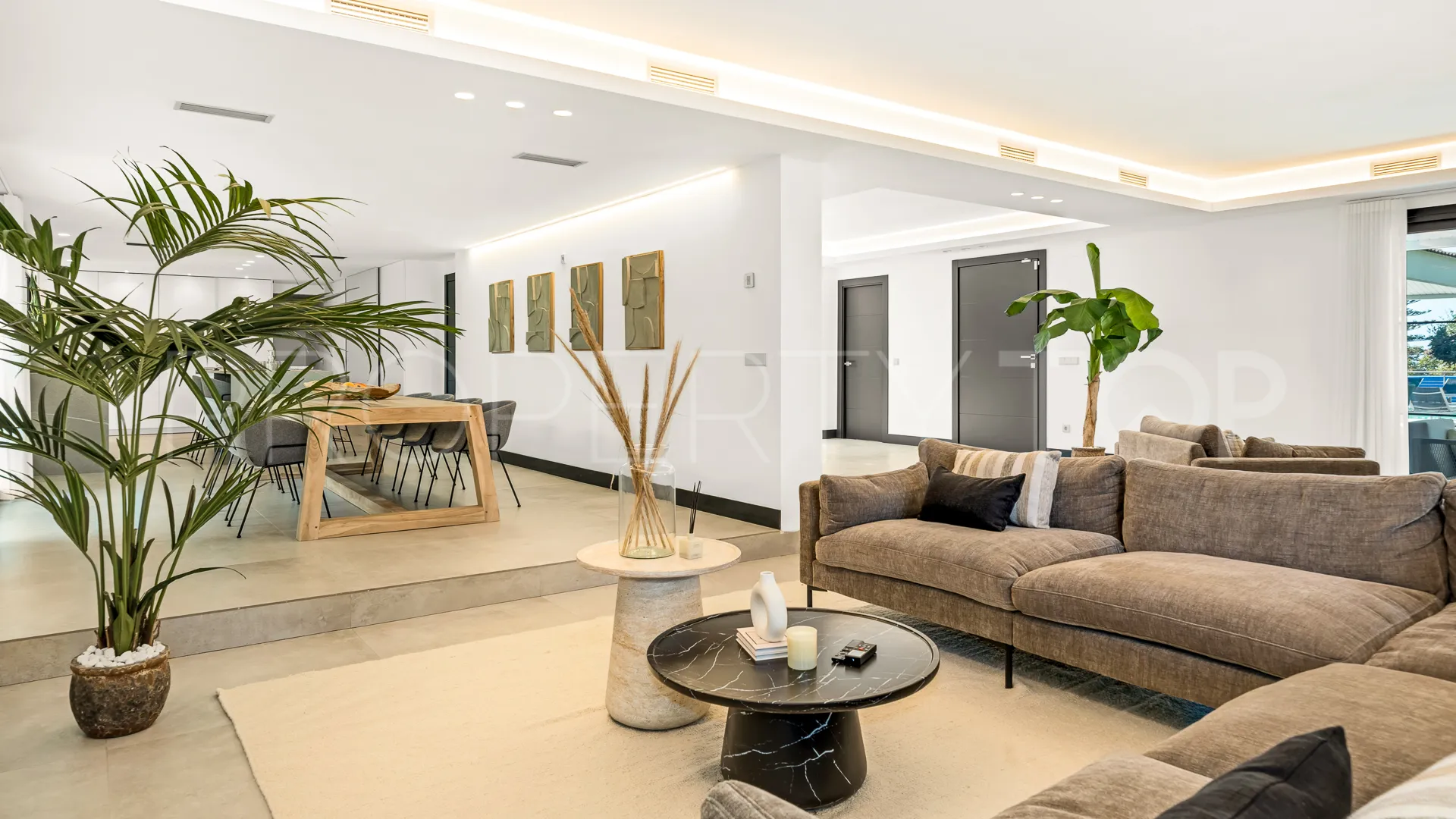 Buy Rio Real 5 bedrooms villa