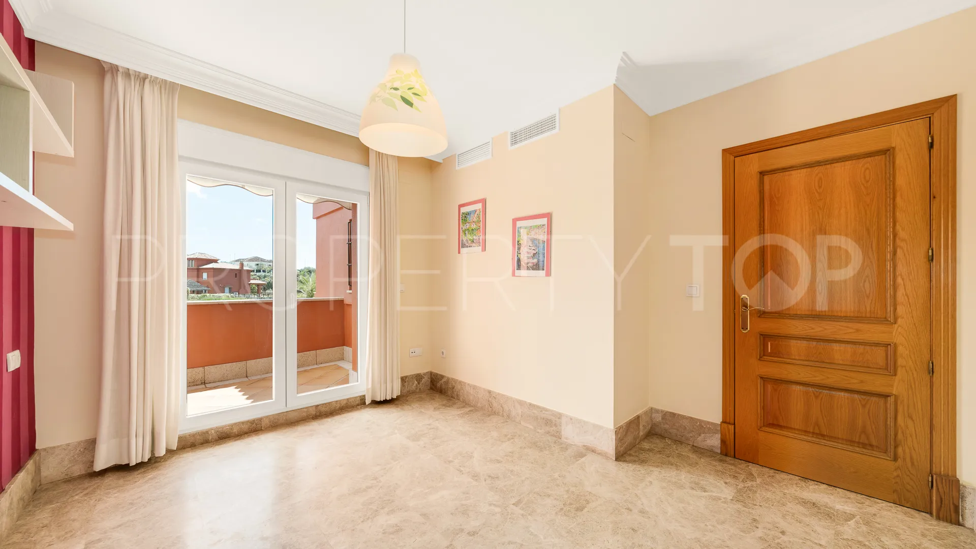 Se vende pareado con 4 dormitorios en Los Monteros