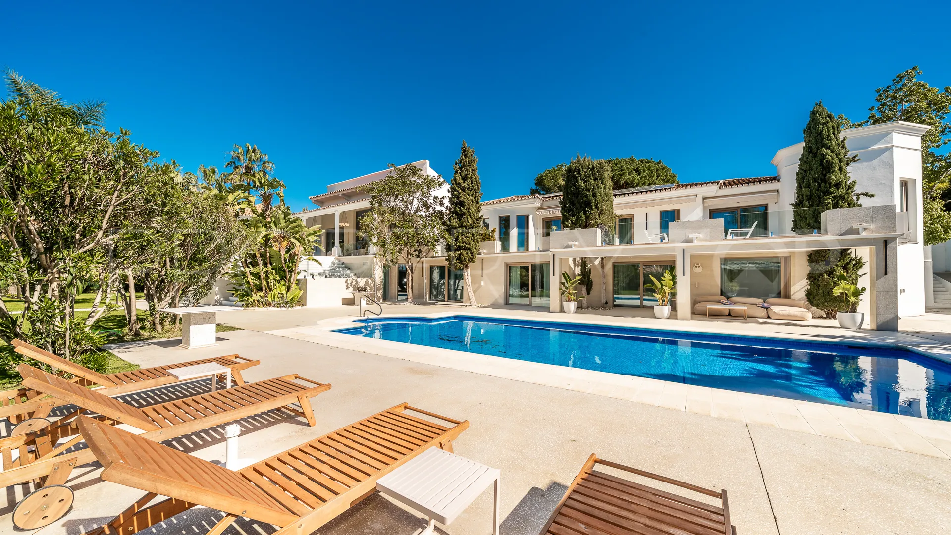 Guadalmina Baja 6 bedrooms villa for sale